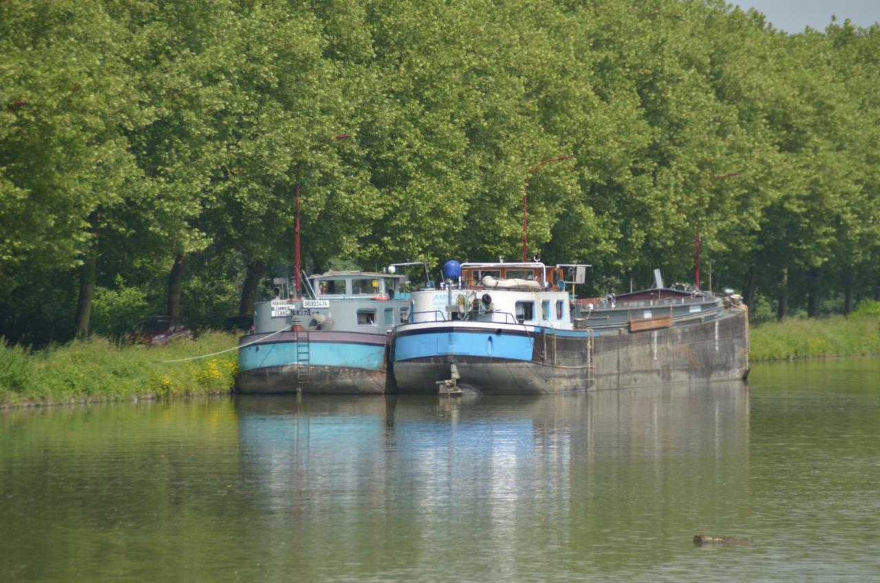Peniche "Le Defi" Bed & Breakfast Marolles-sur-Seine Eksteriør bilde